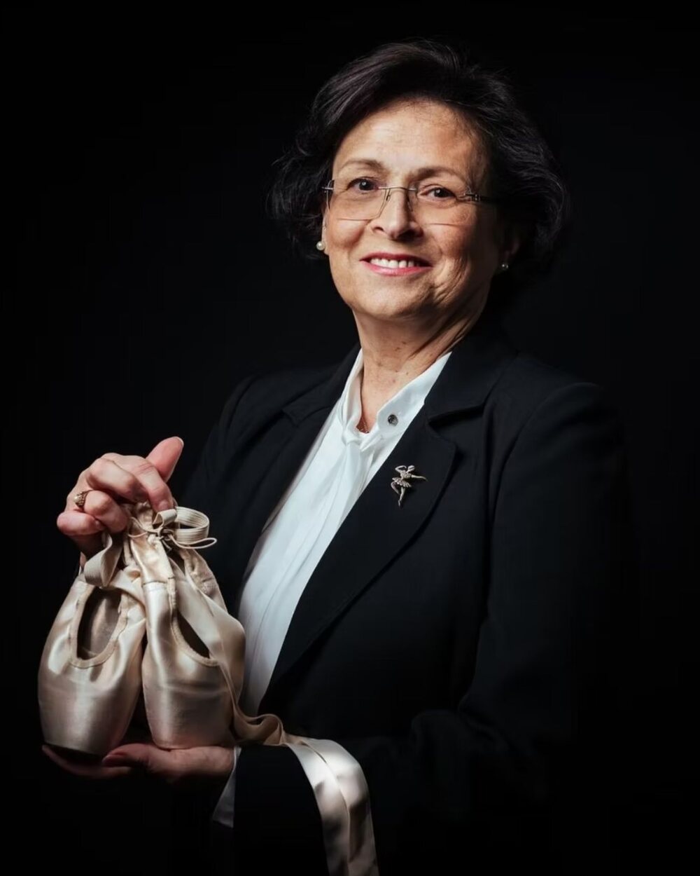 Ana Mangericão, fundadora da EDAM, a acompanhar uma aluna